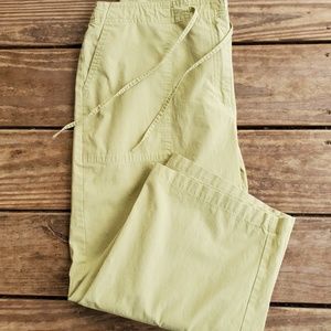 Villager Liz Claiborne Vintage Pea Green Stretch Capris Size 12